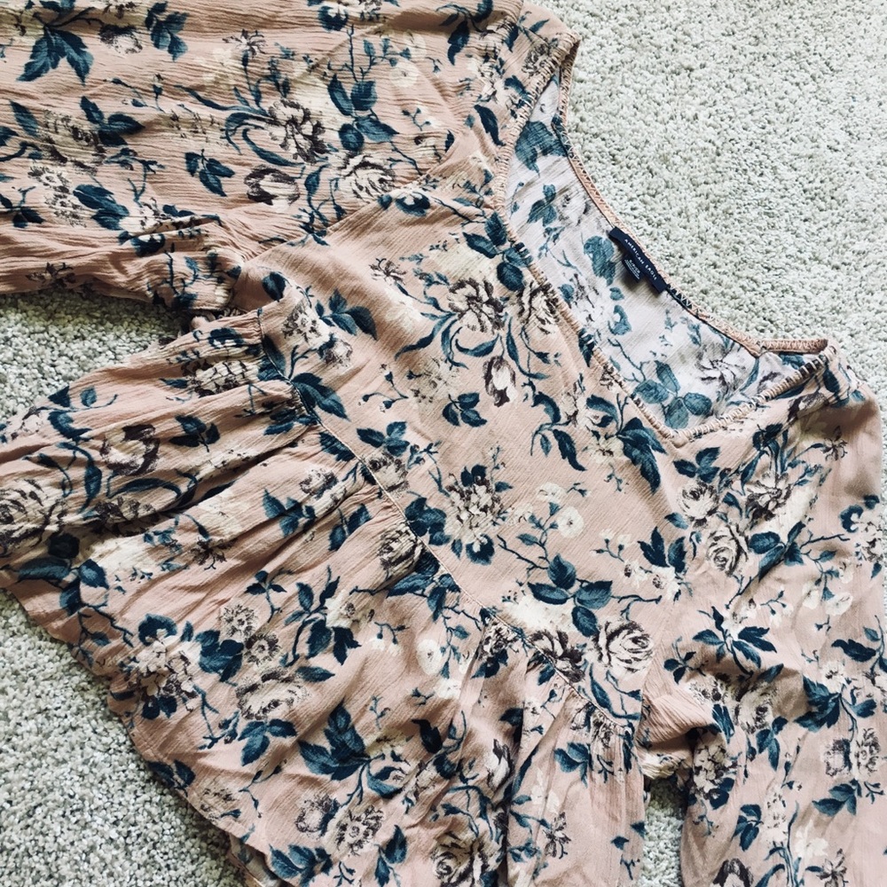 American Eagle Floral Top for sale!!! ✨